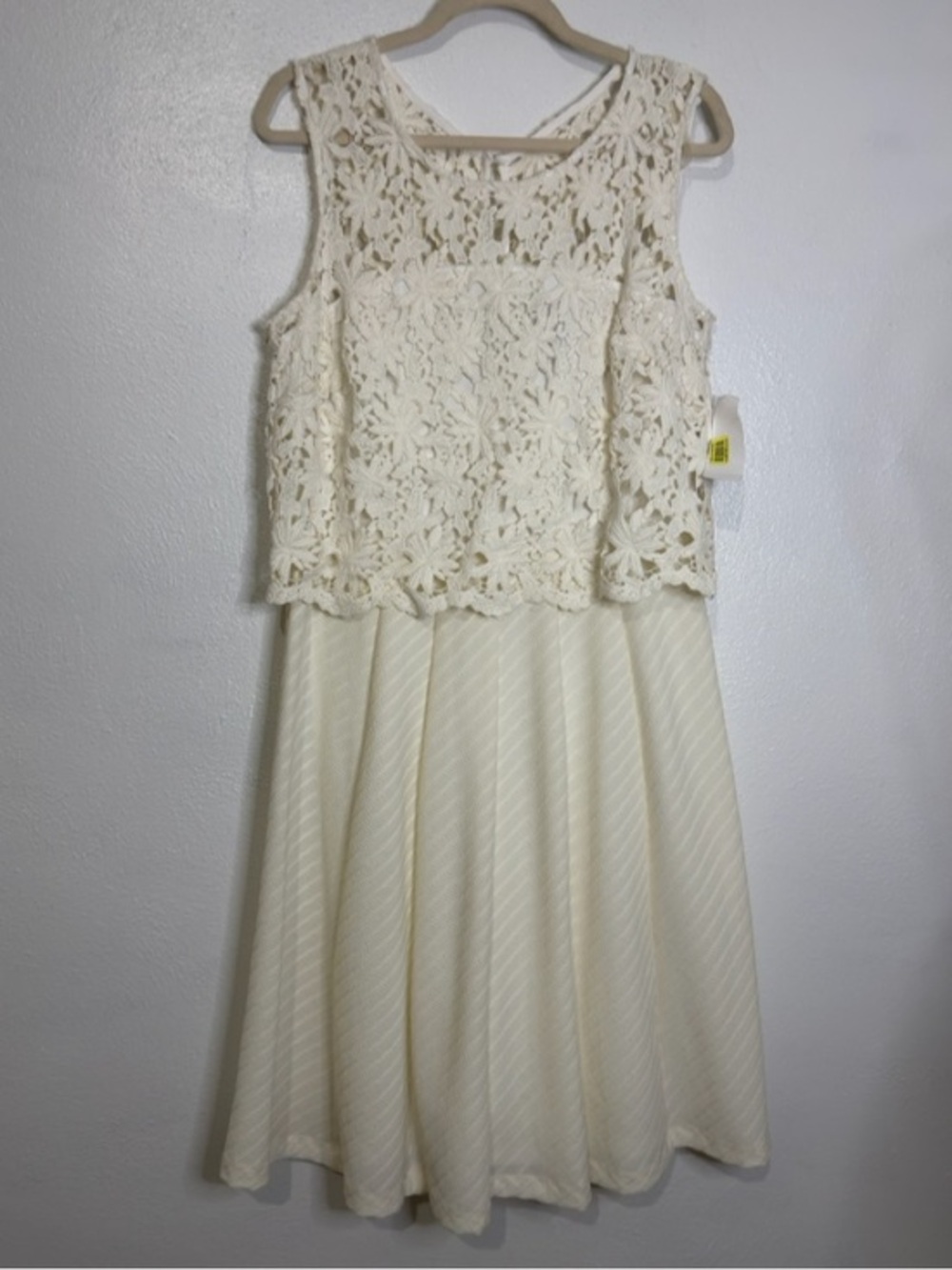 Signature by Robbie Bee Ivory Lace Bodice A-Line Dress. Fully lined. Sz L. NWT.